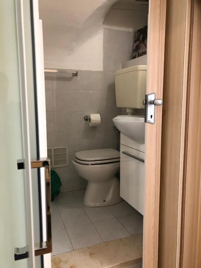 The Nest Apartment Bari 0*,