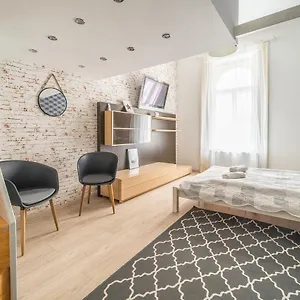 Susan Near Blaha Lujza Square Apartman Budapest